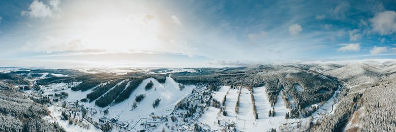 Panoramatick&yacute; z&aacute;běr na Ski Ar&eacute;nu Karlov